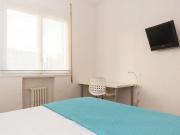 Amplia habitación en piso compartido en Nueva España, Madrid