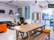 Amplia habitación en piso de 12 habitaciones en Poblenou...