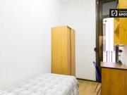 Amplia habitación en piso de 12 habitaciones en Puerta...