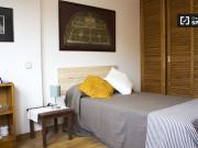 Amplia habitación en piso de 5 dormitorios en Chueca, Madrid