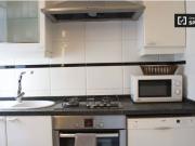 Amplia habitación en piso de 5 dormitorios en Chueca, Madrid