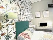 Amplia habitación en piso de 5 habitaciones adaptado...