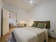 Amplia habitación en Poble Sec