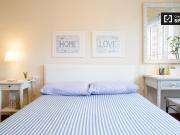 Amplia habitación en un apartamento de 3 dormitorios en...