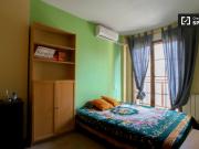 Amplia habitación en un apartamento de 3 dormitorios en...