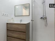 Amplia habitación en un apartamento de 4 dormitorios en...