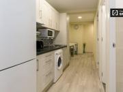Amplia habitación en un apartamento de 4 dormitorios en...