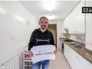 Amplia habitación en un apartamento de 5 dormitorios en...