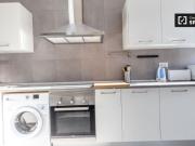 Amplia habitación en un apartamento de 5 dormitorios en...