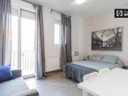 Amplia habitación en un apartamento de 5 dormitorios en...