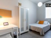 Amplia habitación en un apartamento de 5 dormitorios en...