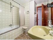 Amplia habitación en un apartamento de 5 dormitorios en...