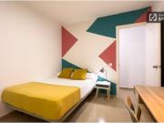 Amplia habitación en un apartamento de 6 dormitorios en...