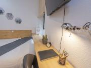 Amplia habitación en un apartamento de 6 dormitorios en...
