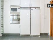 Amplia habitación en un apartamento de 8 dormitorios en...