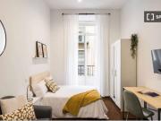 Amplia habitación individual con baño privado