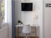 Amplia habitación individual con baño privado y con aire...