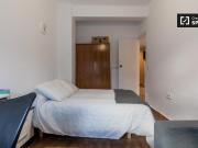 Amplia habitación para alquilar en apartamento de 4...