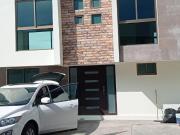 AMPLIA, ILUMINADA CON TERRAZA Y BALCONES, CONJUNTO DE 3...