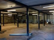 Amplia nave industrial de dos plantas