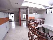 Amplia oficina comercial en renta