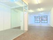 Amplia oficina de 100 m2 en calle Zamora con sala...