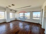 Amplia oficina Edificio YMCA, metro Santa Ana