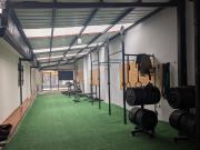 AMPLIA PROPIEDAD 580 m2 CON GALPONES Y DEPARTAMENTO