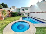 CASA EN VENTA EN JIUTEPEC CON ALBERCA Y JARDIN PROPIO