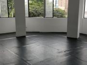 Amplia propiedad con potencial para oficina o vivienda –...