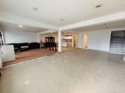 Amplia propiedad con terraza y uso multifuncional en...