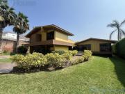 AMPLIA RESIDENCIA DE LOS AÑOS 70 EN VENTA EN RINCONADA...