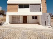 AMPLIA RESIDENCIA EN VENTA DE 4 REC CON ROOF PARQUE...