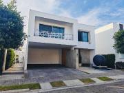 AMPLIA RESIDENCIA EN VENTA DE 4 RECÁMARAS CERCA DE...