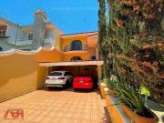 Amplia residencia en VENTA en Villa Universitaria