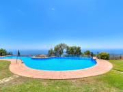 Amplia villa adosada en Monte Elviria con vistas al mar...