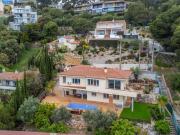 Amplia villa con orientación sur y vistas al mar en Cala...