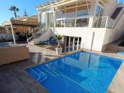 Amplia villa con piscina y sauna en venta en Los Altos,...