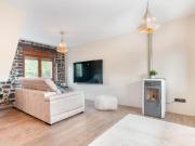 Amplia vivienda con parcela de 500 m2, 2 garajes y...