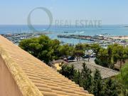 Amplia vivienda con terraza y vistas al mar y la montaña...