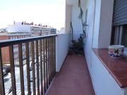 Amplia vivienda con vistas a la avenida principal junto...
