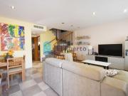 AMPLIA VIVIENDA EN ESQUINA CON TERRAZA Y PARKING – REF 862