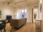 Amplia vivienda reformada con patio y luz natural