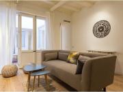 Amplia vivienda reformada con patio y luz natural