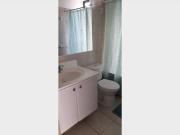 Amplia y cómoda habitación con baño privado y...