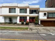 Amplia Y Elegante Casa En Venta – Ideal Para Familias...