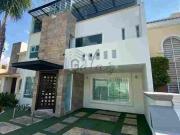 AMPLIA Y LUJOSA RESIDENCIA!