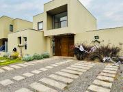 Amplia y Luminosa Casa en Arriendo de 3D/4B/piscina