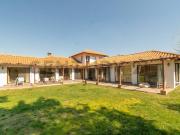 Amplia y luminosa casa estilo chilena con excelentes...