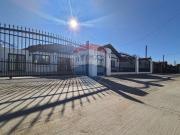 Amplia y luminosa, en exclusivo barrio residencial